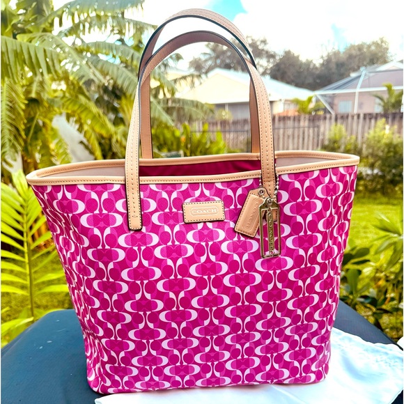 NWT Authentic COACH PRK DREAM C TOTE BAG in Magenta & Tan Incl Dust Bag - Picture 2 of 12
